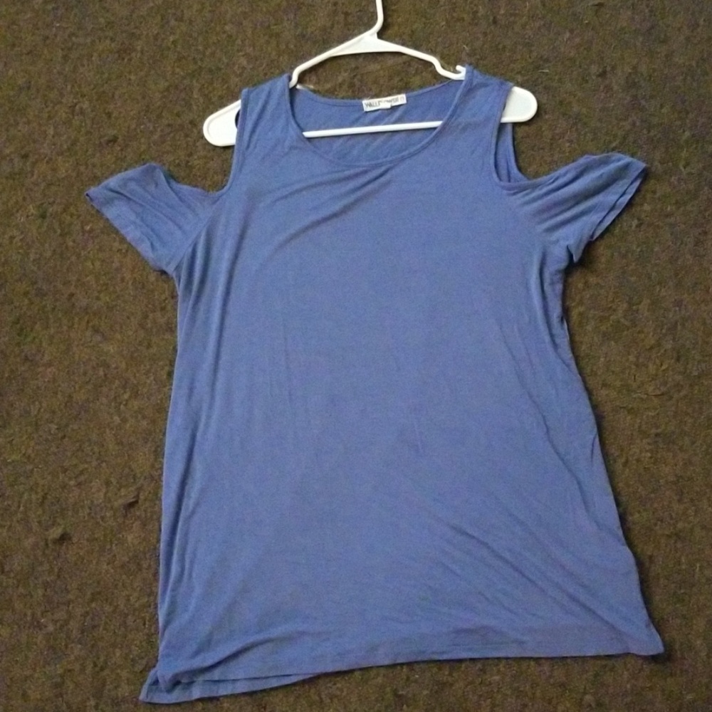 Cold shoulder top
